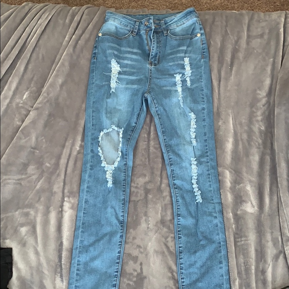 SHEIN RIPPED BLUE JEANS ( SIZE 0/ XS )